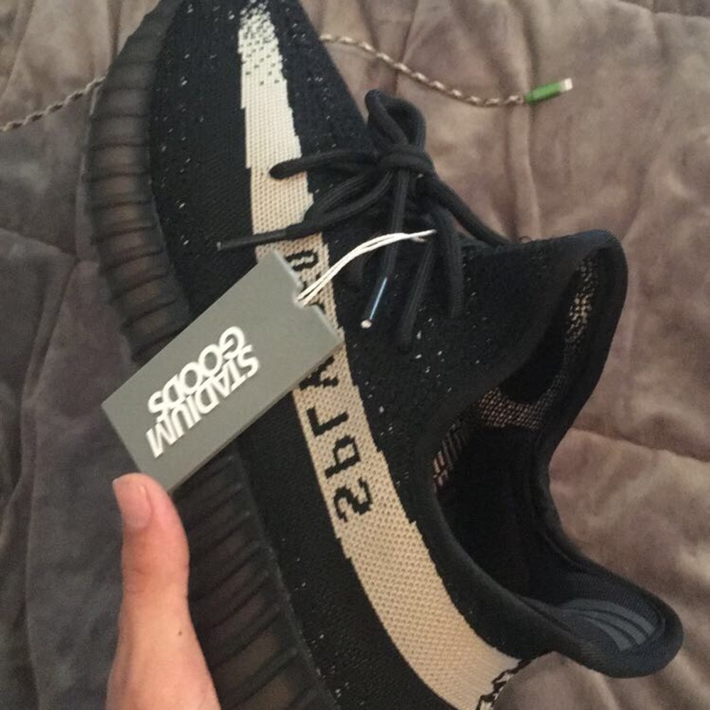Adidas yeezy boost 350 v2 Oreo size 11